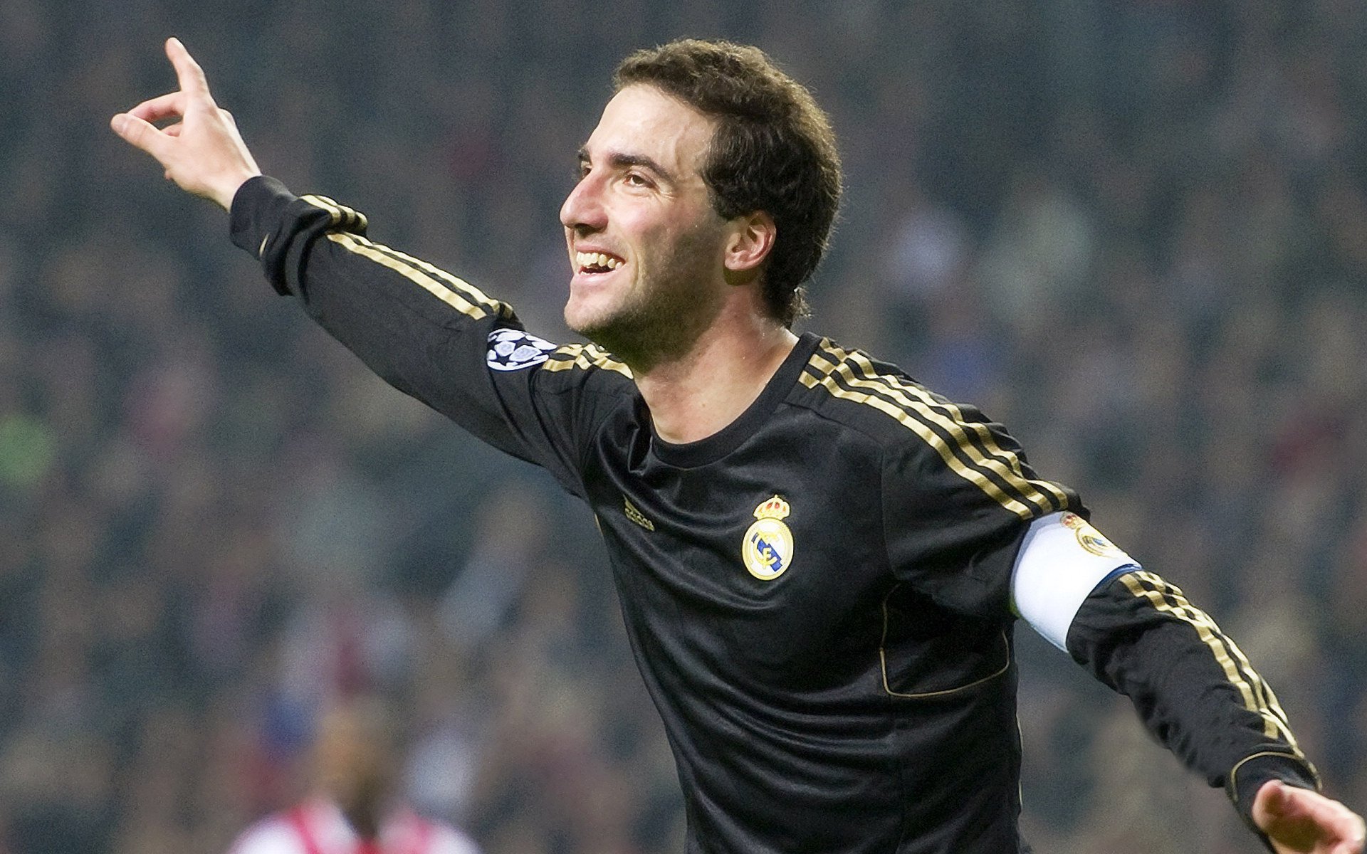 “安赫尔·巴尔博萨的进攻威胁与多变打法,帮助美洲狮队占得先机”